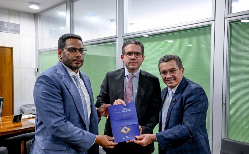 Motta recebe relatório do TCU sobre as contas do governo federal de 2024