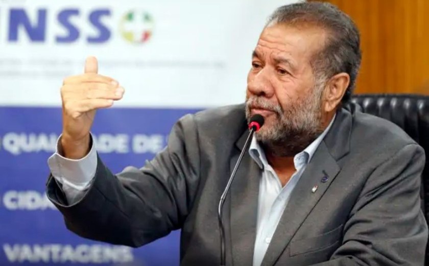 Ex-integrante do CNPS afirma ter alertado ministro Lupi sobre descontos indevidos em aposentadorias