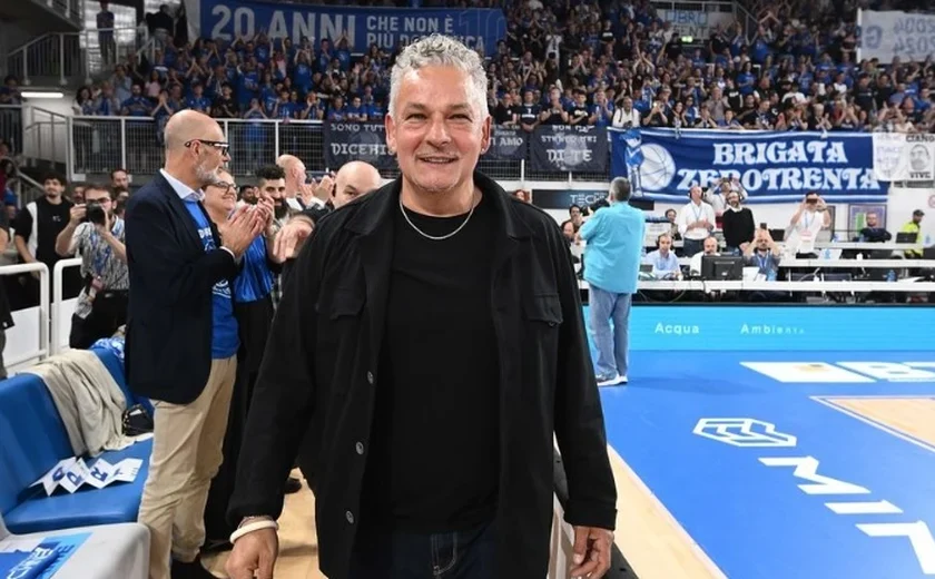 Agredido em assalto a sua mansão na Itália, Roberto Baggio recebe alta do hospital e volta para casa; veja vídeo