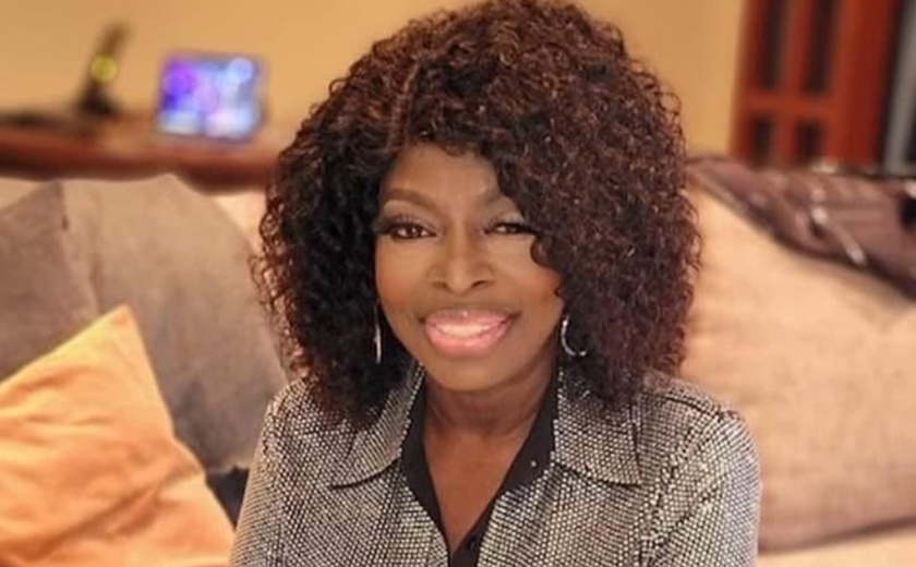Morre Angie Stone, estrela do R&B e do hip-hop, aos 63 anos em acidente
