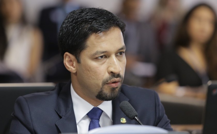 Rodrigo Cunha pede que Tribunal de Contas apure política de preço dos combustíveis