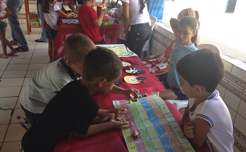 Jequiá da Praia: Alunos da Educação Especial realizam exposição de jogos do Projeto Matemática Inclusiva
