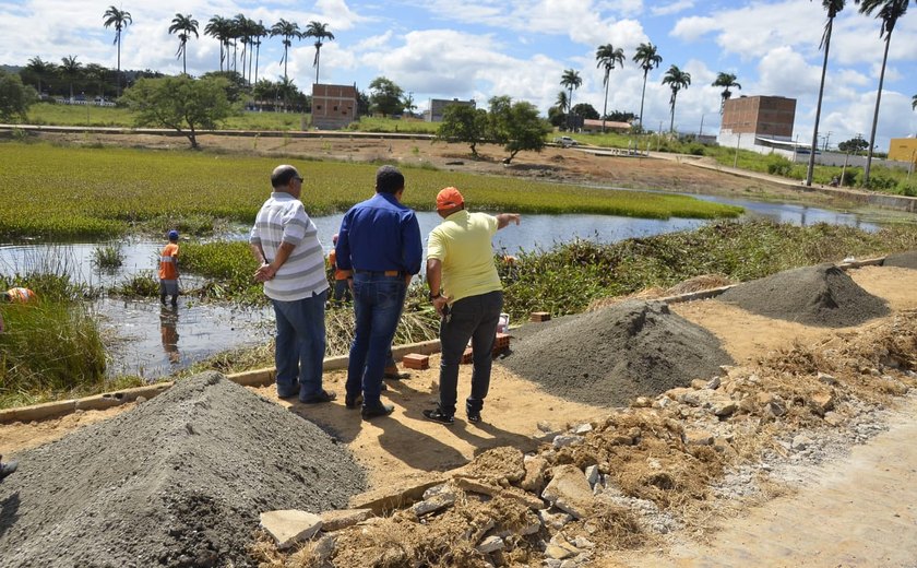 Prefeitura de Palmeira inicia trabalho de intervenção na Lagoa Juca Sampaio
