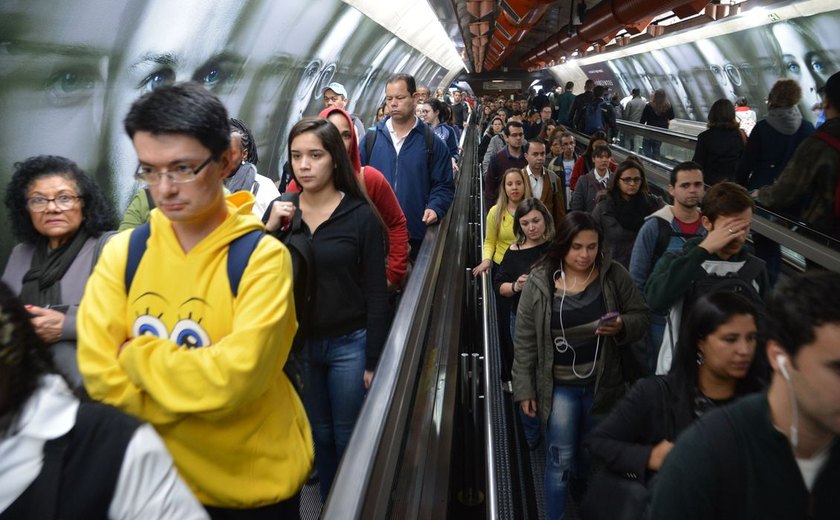 Falha no Metrô de São Paulo causa lentidão; estações estão lotadas