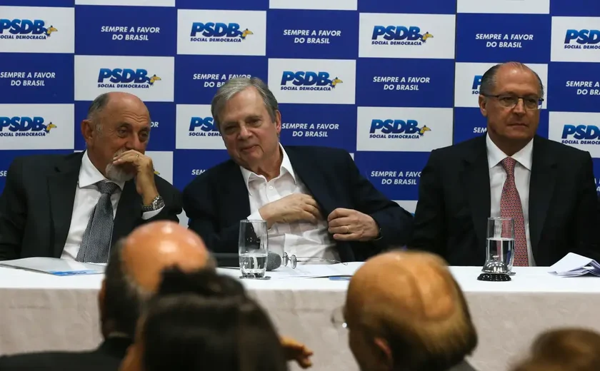 Convenção do PSDB autoriza incorporação com Podemos na tentativa de manter o partido vivo