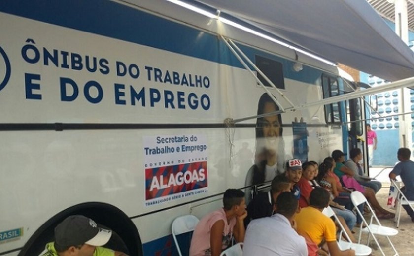 Ônibus do Sine emite 181 carteiras de trabalho em Ibateguara e Santana