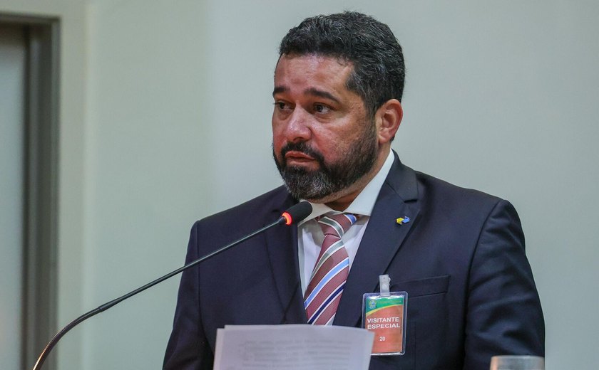 Presidente dos Correios entrega carta de demissão a Lula
