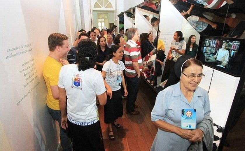 Participantes do Encontro de Marketing Católico visitam o Museu do Palácio