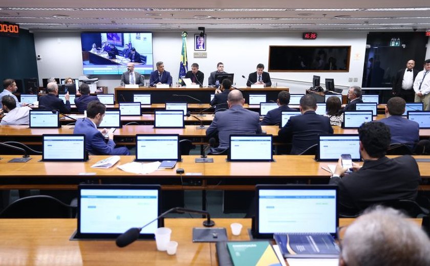 Debatedores criticam proposta de aplicação de regras da União na previdência nos municípios