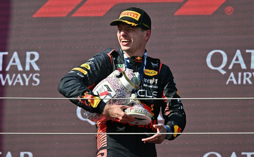 Red Bull tem mais um troféu quebrado após equipe se empolgar em comemoração