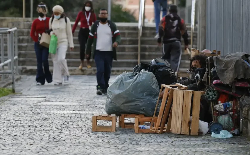 Governo lança plano de R$ 1 bilhão para população em situação de rua