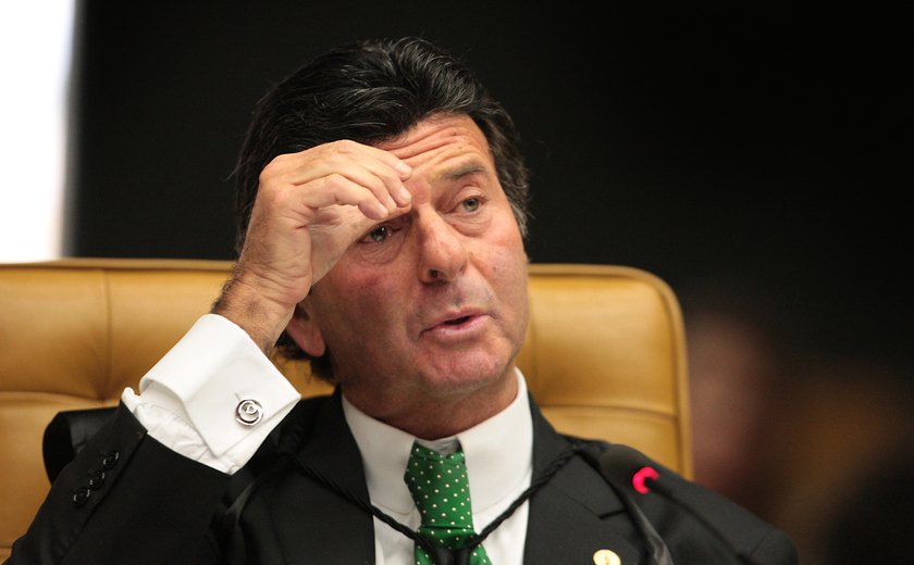 Fux suspende ações contra Bolsonaro no STF até fim do mandato