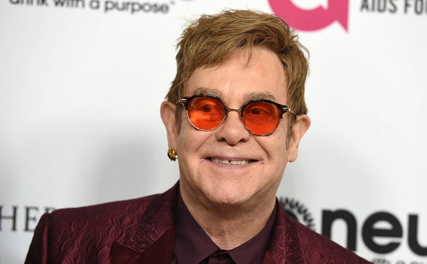Elton John vai cantar no casamento entre Harry e Meghan, afirma site
