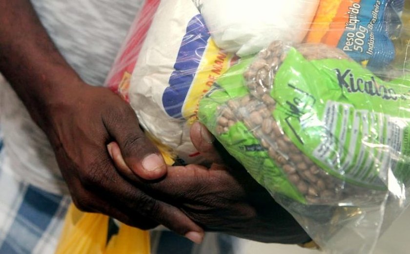 Custo da cesta básica sobe em 15 de 17 capitais em abril, aponta Dieese