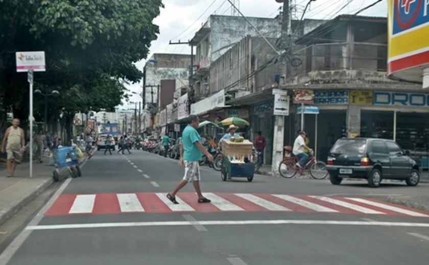 SMTT reforça sinalização em trevo e ruas de Arapiraca