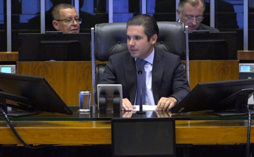 Câmara inicia sessão para analisar as propostas em pauta; acompanhe