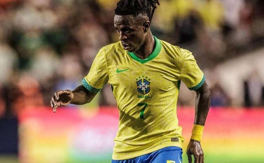 Conmebol reconhece erro em lance em que árbitro não marcou pênalti em Vini Jr.