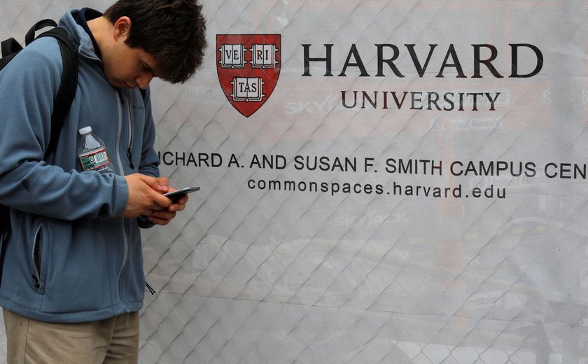 Pequim critica EUA por revogar visto de estudantes chineses