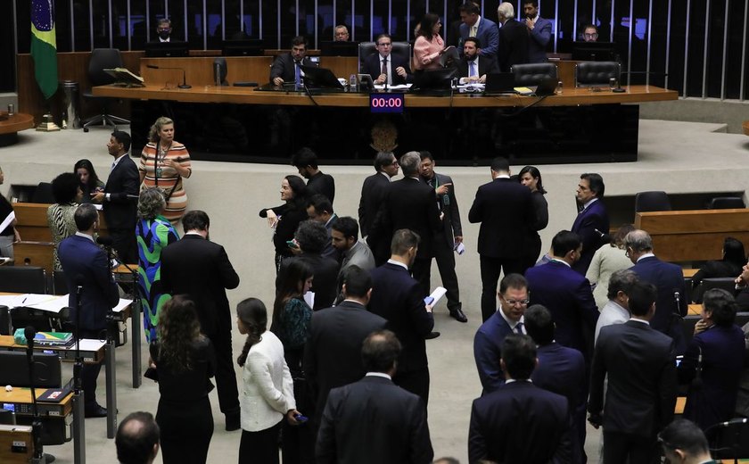 Plenário da Câmara derruba decreto de Lula sobre IOF