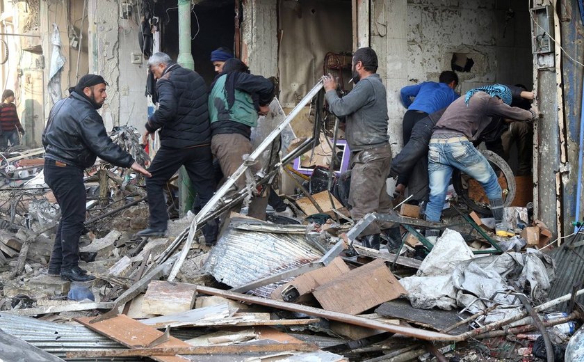 Ataques aéreos matam 73 em província síria controlada por rebeldes