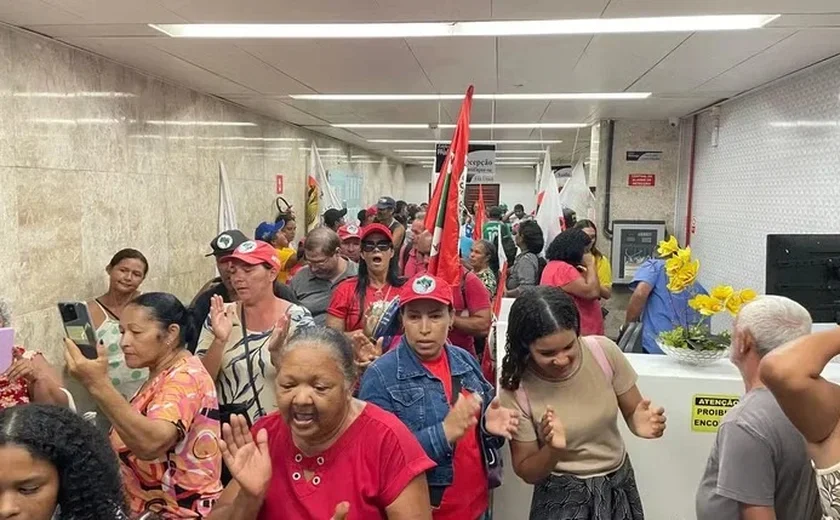 MST ocupa Superintendência do Incra em São Paulo