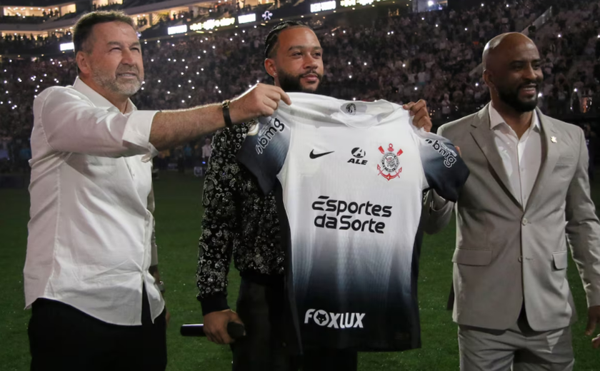 Corinthians erra tempo de contrato de Memphis Depay em anúncio do atacante; entenda