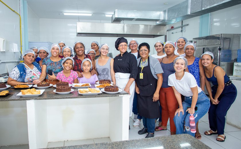 Mulheres assistidas pela Semdes recebem formação em gastronomia social
