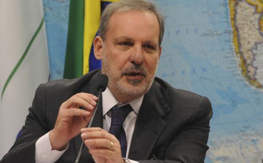 Armando Monteiro admite apoio do governo a fornecedores do setor automotivo