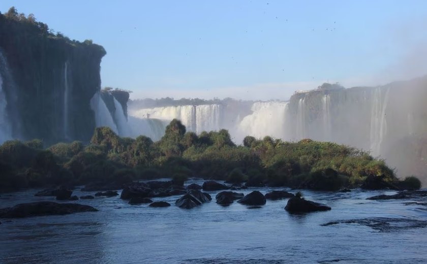 Cataratas do Iguaçu: parque retira 158 quilos de moedas em ação de limpeza do rio