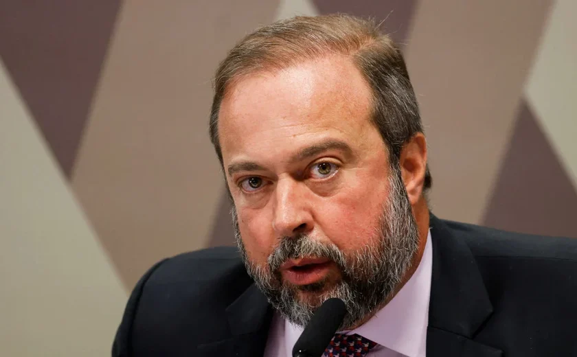 Ministro de Minas e Energia diz que Aneel é 'inerte' e fala em intervenção