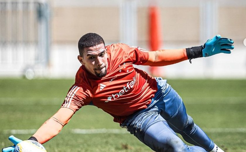 Cruzeiro prorroga contrato do jovem goleiro Léo Aragão pela manutenção do elenco forte