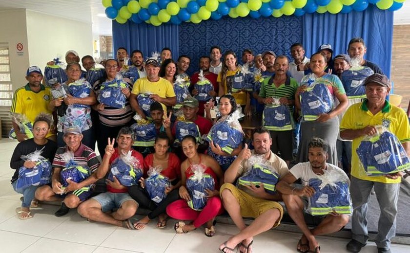 Prefeita Marcela Gomes comemora o Dia do Gari com almoço e sorteio de brindes em Novo Lino