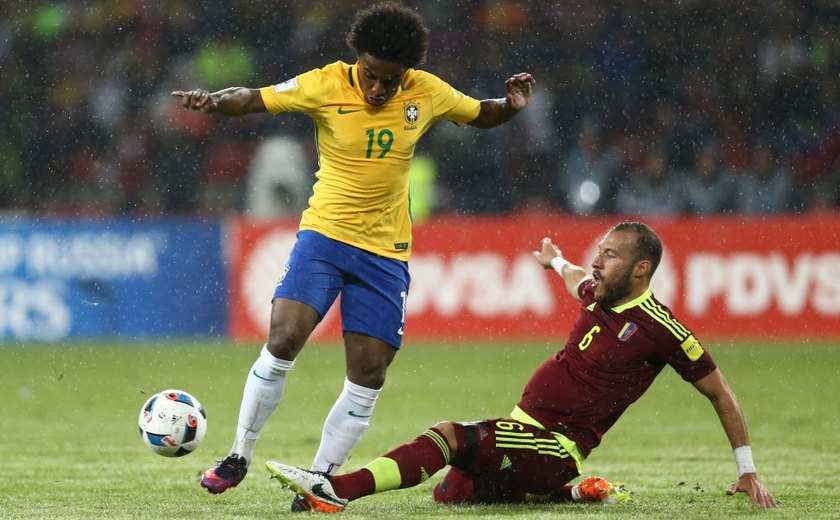 Seleção brasileira derrota a Venezuela e assume liderança
