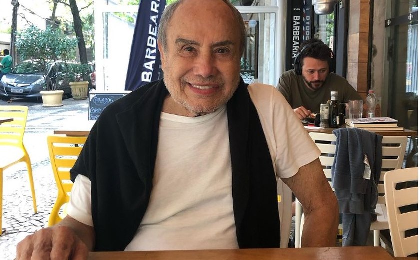 Stenio Garcia sai do hospital e agradece aos fãs pelo 'carinho, mensagens, positivismo e orações'