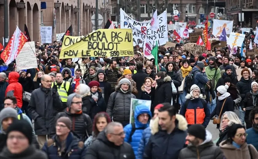 França: manifestantes enfrentam polícia em novo protesto contra reforma previdênciária