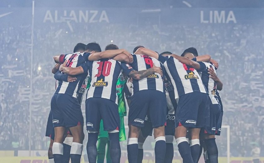 Alianza Lima perde título para rival e apaga luzes do estádio durante festa