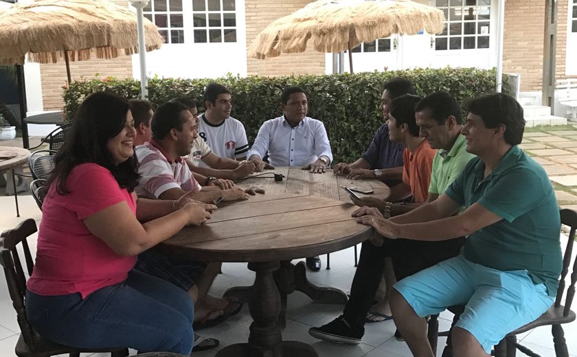 Na Barra de São Miguel Julio Cezar encontra &#8220;Grupo dos 9&#8221; e prega conciliação