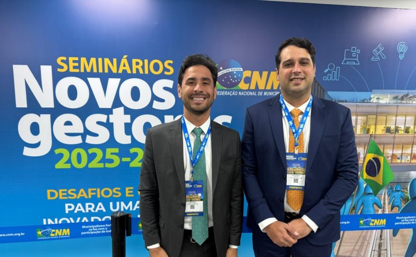 Prefeito de Santana do Mundaú e prefeito eleito participam de evento em Brasília