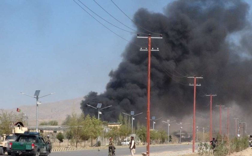 Ataque suicida do Taliban deixa ao menos 12 mortos em quartel de polícia no Afeganistão