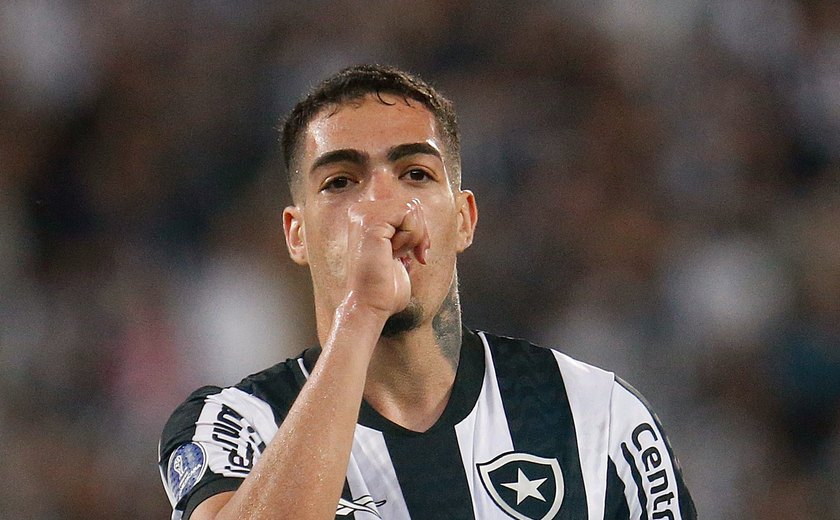 Botafogo acorda no 2º tempo e busca virada contra o Guaraní; Goiás leva 3 a 0 do Estudiantes