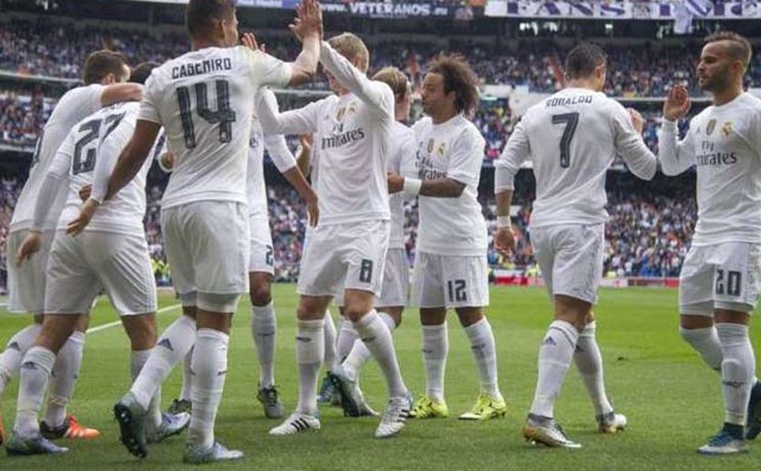 Real bate Las Palmas e mantém liderança
