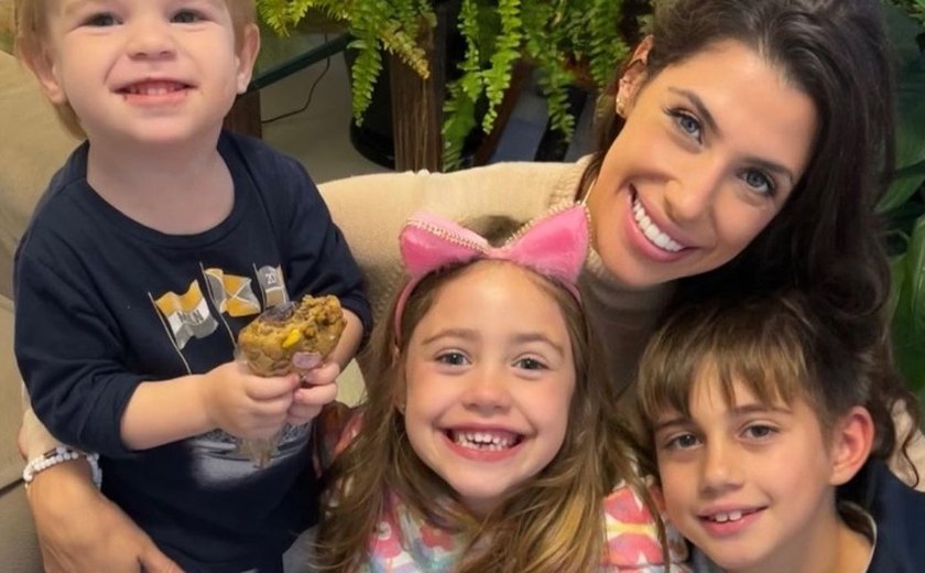 Mulher de Kayky Brito mostra os três filhos juntos após voltar para Curitiba: 'Com meu mundo quase completo'