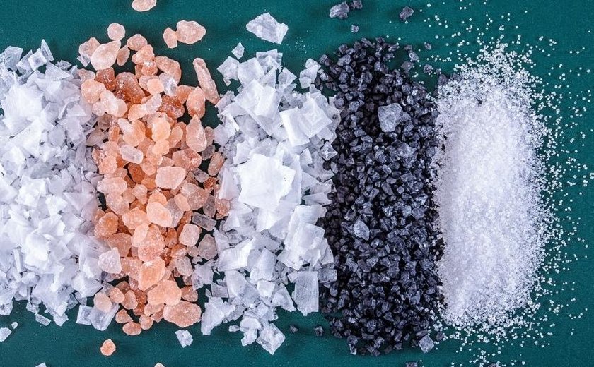 Sal rosa, light, marinho ou refinado: existe um melhor para saúde?