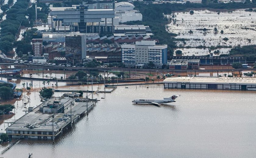 Chuvas no RS: Venda de passagens aéreas para Canoas começa nesta terça, diz governo