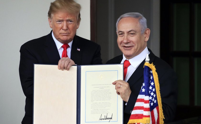 Trump assina ordem executiva sancionando o TPI por ações contra os EUA e Israel