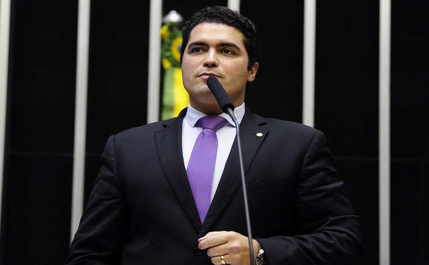 MP acusa Newton Cardoso e Jr. por uso de assessores da Câmara em função doméstica