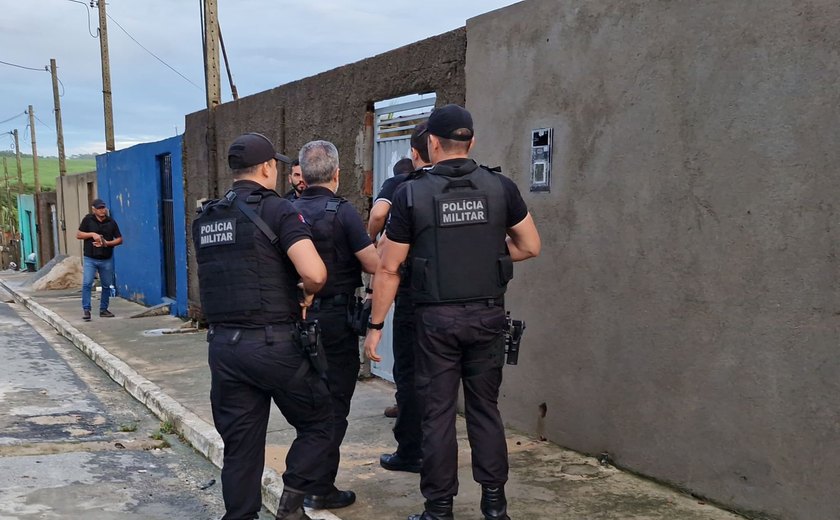 Operação Comando Vermelho cumpre mandados contra facção criminosa em Alagoas