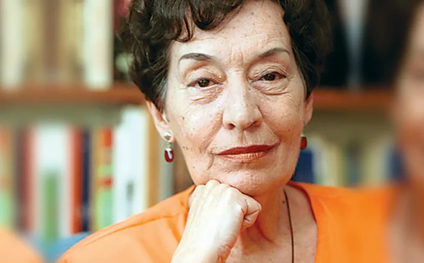 'Você é um tecnocrata': Maria da Conceição Tavares inspirou humorista e virou ícone pop nas redes sociais