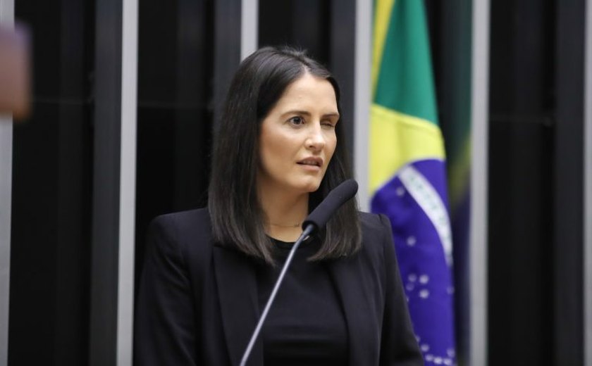 Câmara aprova regime de urgência para dois projetos de Amália Barros