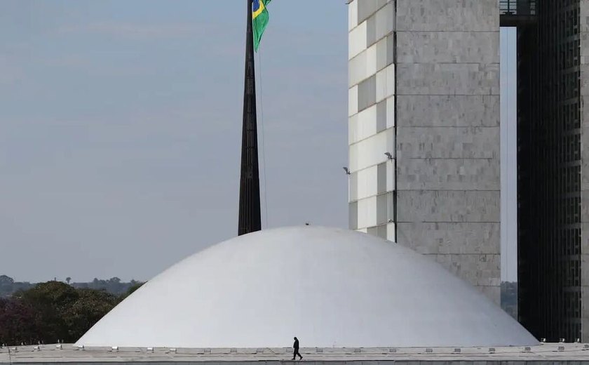 Com aval da oposição, Congresso adia análise de veto ao fim das saidinhas